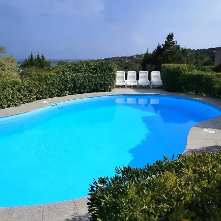 Domus Aparthotel 3*